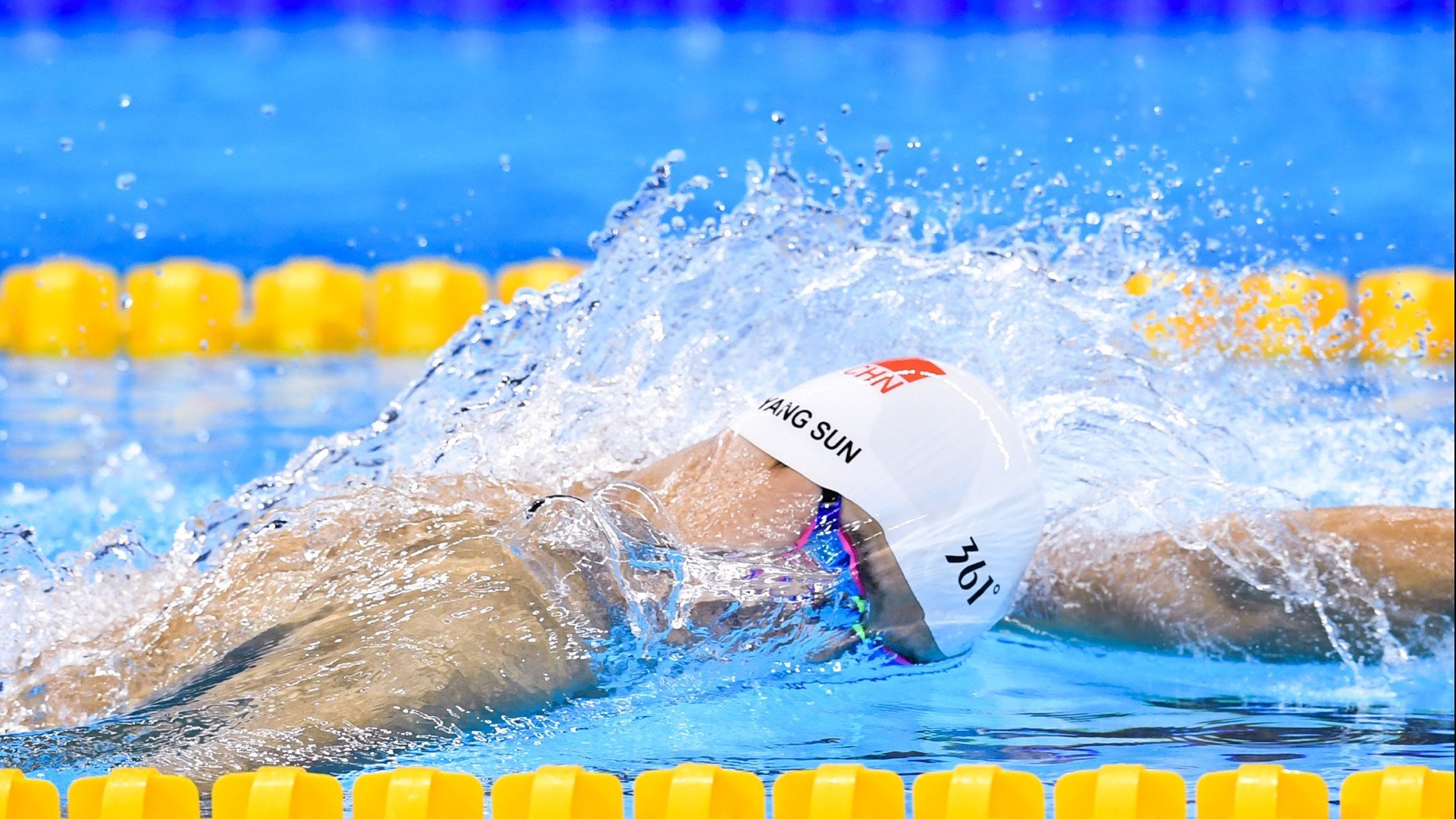 巴萨主场2-0战胜西班牙人,继续领跑西甲积分榜,西甲球队巴萨